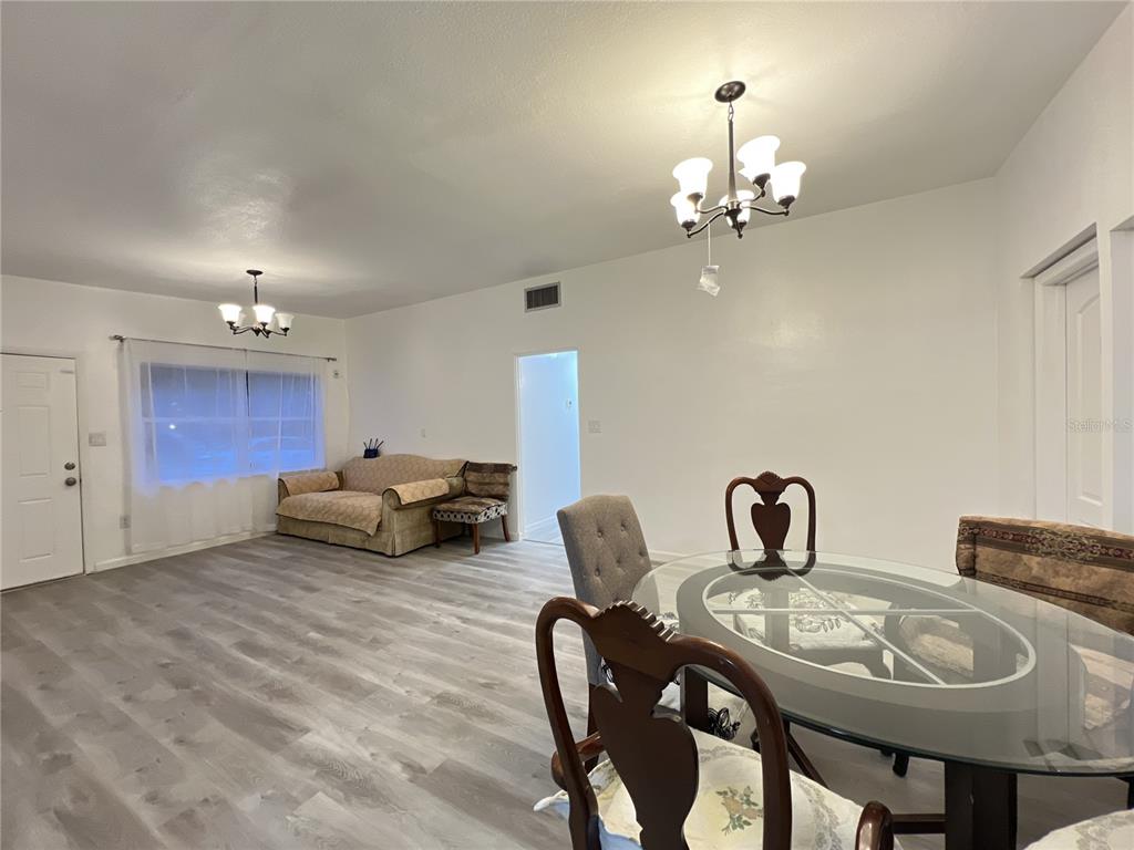 902 San Domingo Road Orlando, FL 32808 - Photo 4 of 18 a living room with furniture