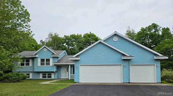 $449,500 | 1021 Crestwood Glade, Hancock, MI 49930