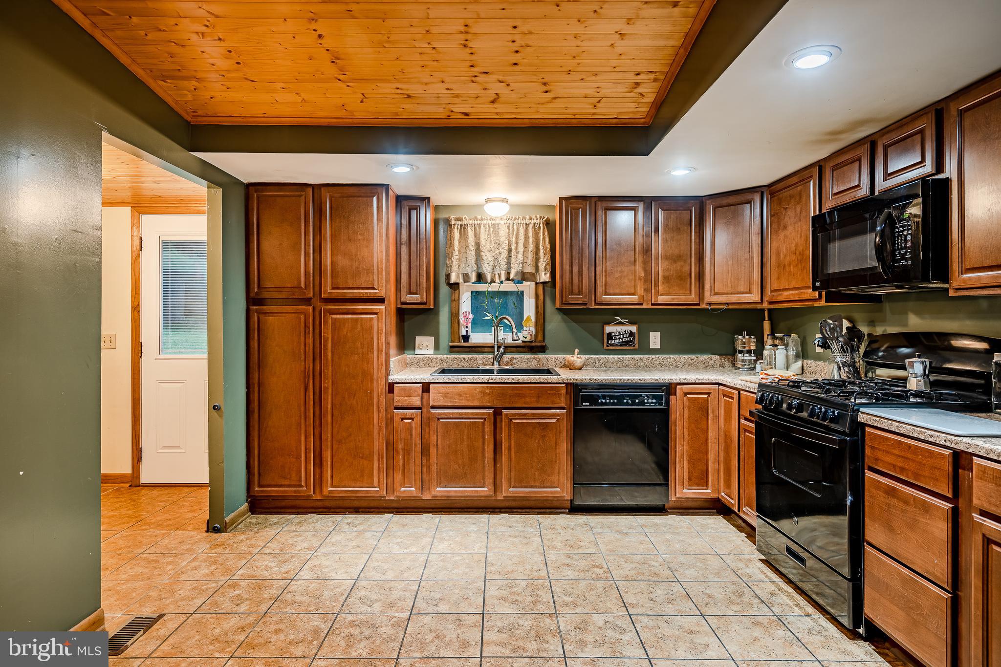 3812 Wilhelm Road Bethlehem, PA 18015 - Photo 14 of 30 Gallery Image 14