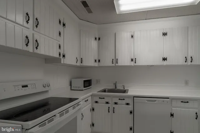 $145,000 | 1631 Edgewood Place, Unit 103, Hagerstown, MD 21740