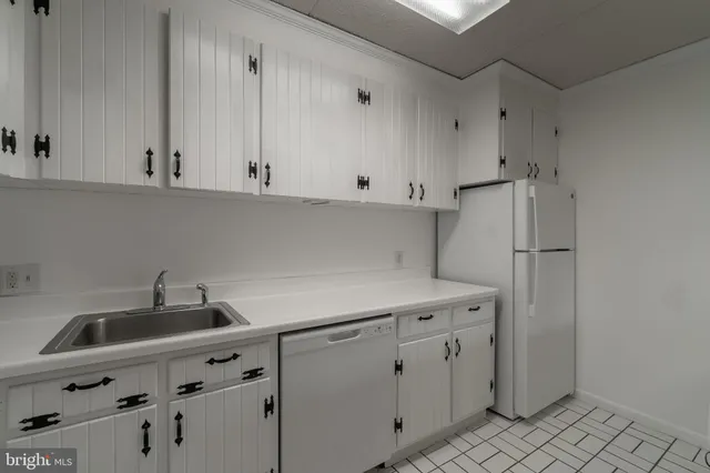 $145,000 | 1631 Edgewood Place, Unit 103, Hagerstown, MD 21740