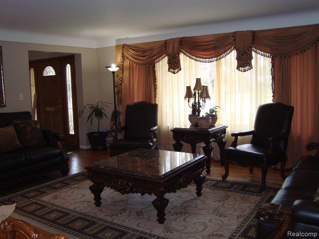 650 North Gulley Road Dearborn, MI 48128 - Photo 4 of 10 formal livingroom.JPG