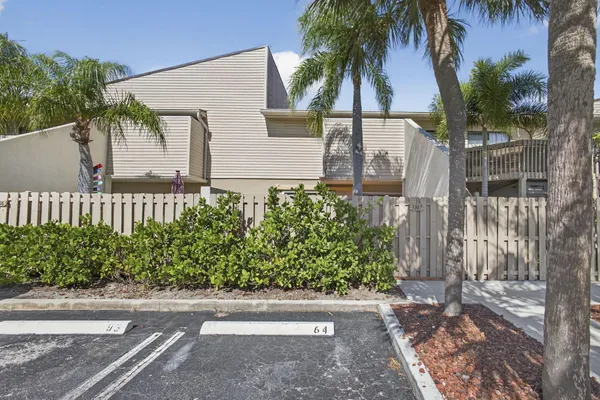 $2,200 | 612 Executive Center Drive, Unit 3107, West Palm Beach, FL 33401