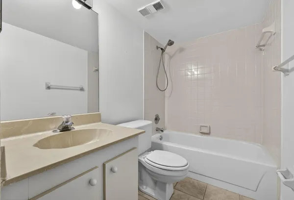 $2,200 | 612 Executive Center Drive, Unit 3107, West Palm Beach, FL 33401