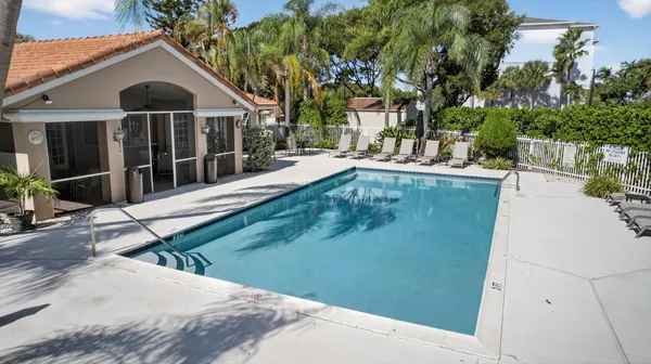 $2,200 | 612 Executive Center Drive, Unit 3107, West Palm Beach, FL 33401