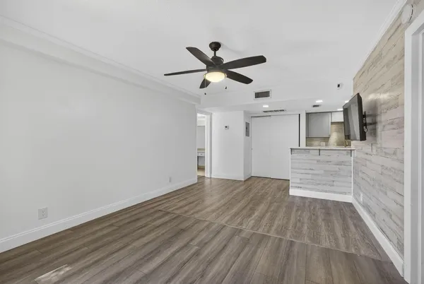 $2,200 | 612 Executive Center Drive, Unit 3107, West Palm Beach, FL 33401