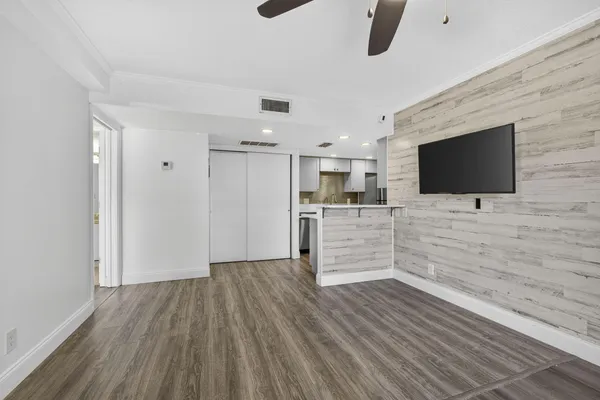 $2,200 | 612 Executive Center Drive, Unit 3107, West Palm Beach, FL 33401