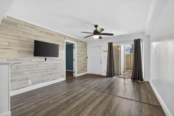 $2,200 | 612 Executive Center Drive, Unit 3107, West Palm Beach, FL 33401