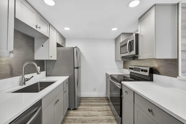 $2,200 | 612 Executive Center Drive, Unit 3107, West Palm Beach, FL 33401