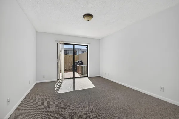 $2,200 | 612 Executive Center Drive, Unit 3107, West Palm Beach, FL 33401