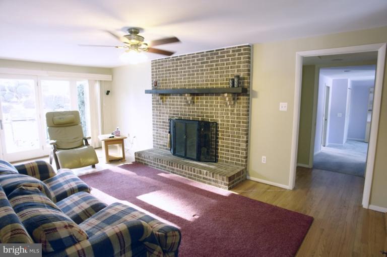 20715 Bell Bluff Road Gaithersburg, MD 20882 - Photo 19 of 30 Wood burning fireplace.