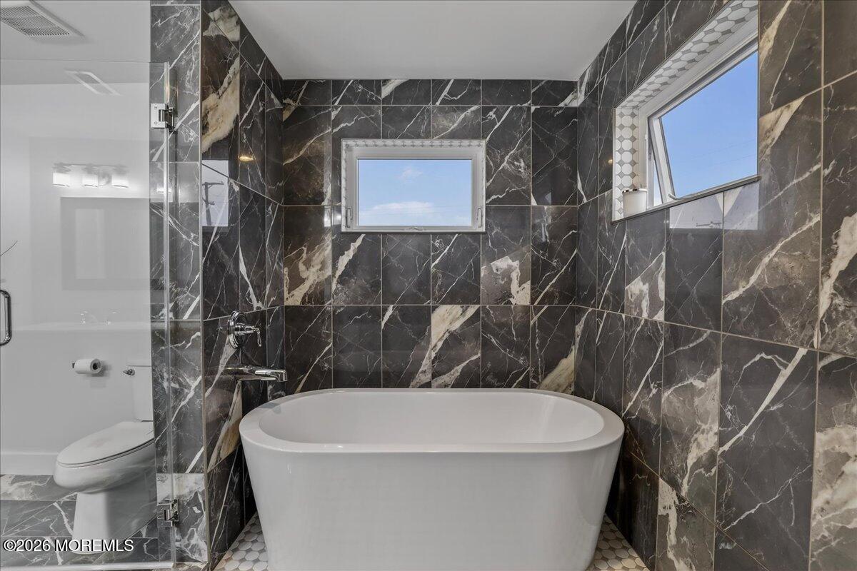 1000 Birmingham Avenue Toms River, NJ 08757 - Photo 22 of 47 25-Primary Bathroom