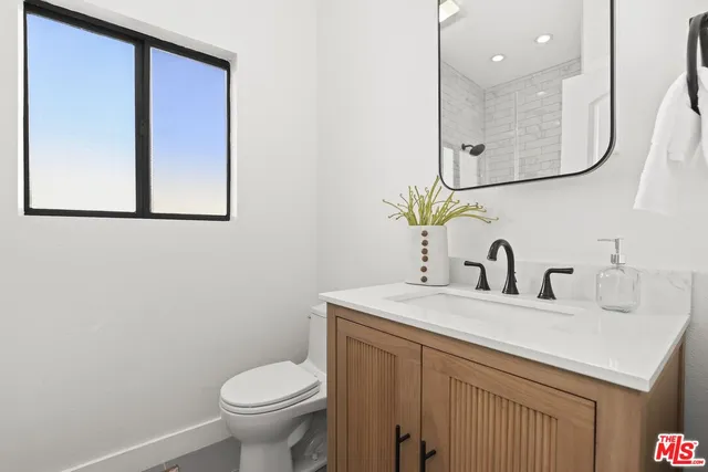 $1,589,000 | 1049 16th Street, Unit 5, Santa Monica, CA 90403