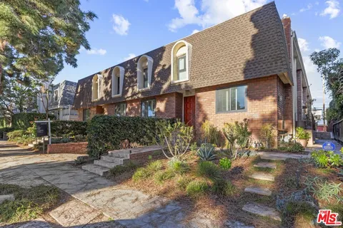 $1,589,000 | 1049 16th Street, Unit 5, Santa Monica, CA 90403