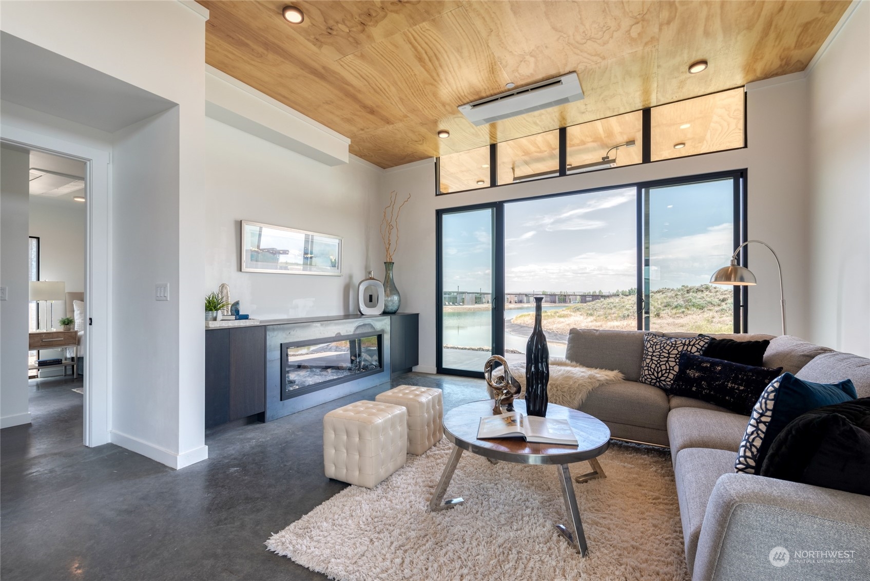 228 (lot 32) Nw Rattlesnake Point Road Quincy, WA 98848 - Photo 15 of 38 a living room with furniture and a large window