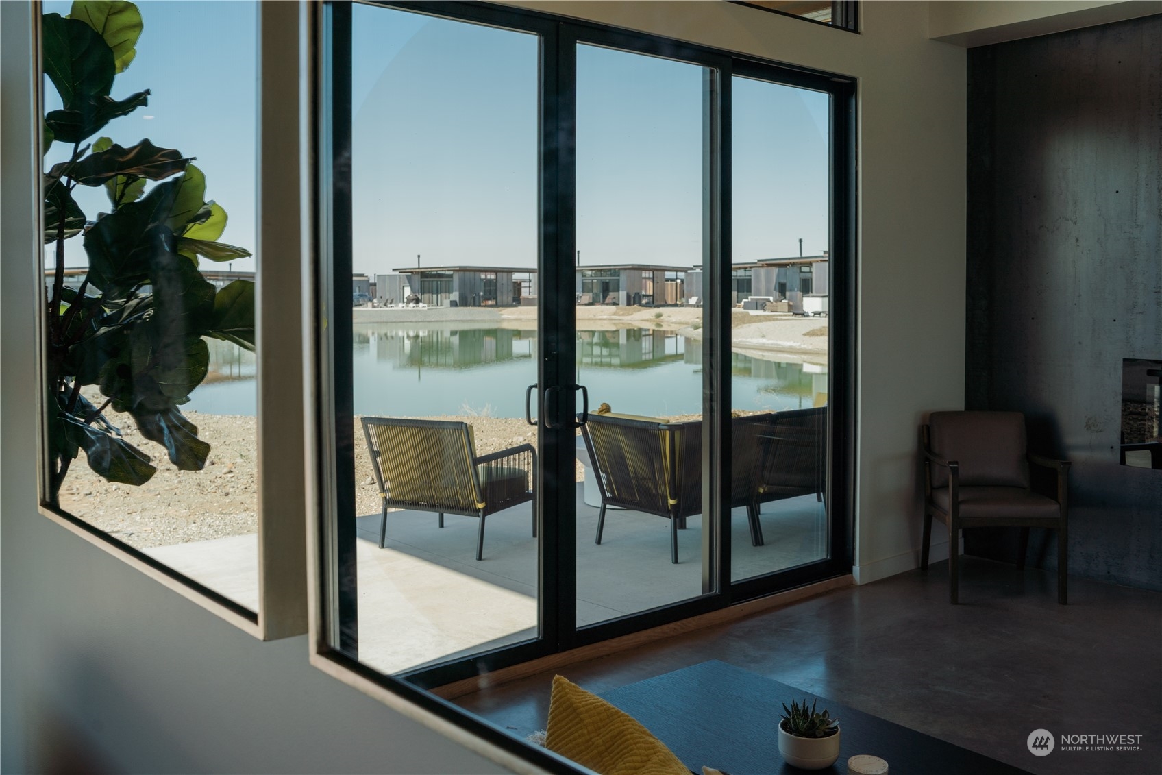 228 (lot 32) Nw Rattlesnake Point Road Quincy, WA 98848 - Photo 19 of 38 a room with balcony