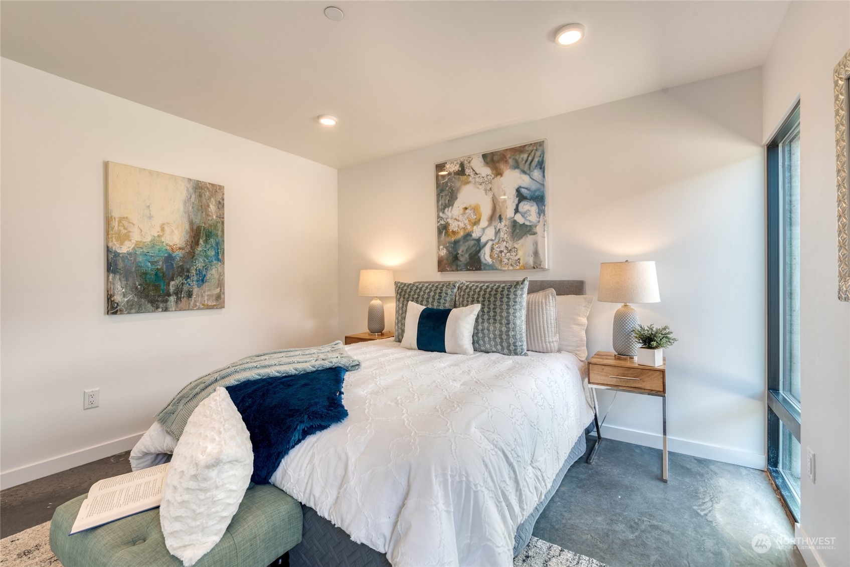 228 (lot 32) Nw Rattlesnake Point Road Quincy, WA 98848 - Photo 21 of 38 a bedroom with a bed and a painting on the wall