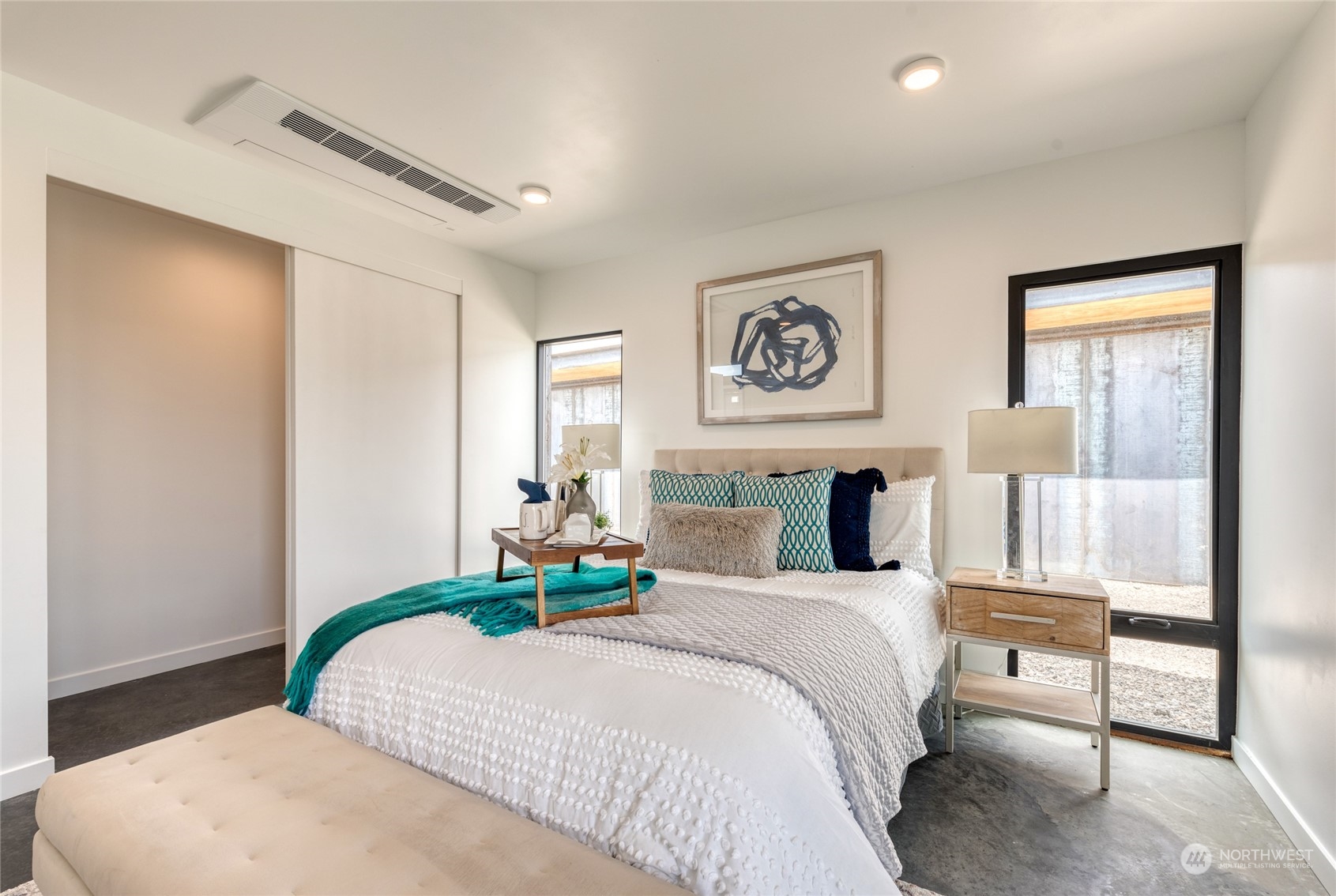 228 (lot 32) Nw Rattlesnake Point Road Quincy, WA 98848 - Photo 26 of 38 a bedroom with a bed and a painting on the wall