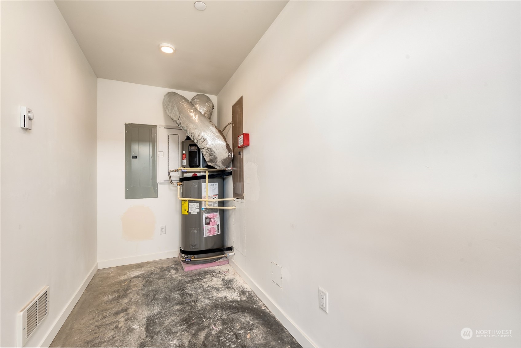 228 (lot 32) Nw Rattlesnake Point Road Quincy, WA 98848 - Photo 30 of 38 a view of empty room with floor to ceiling fan