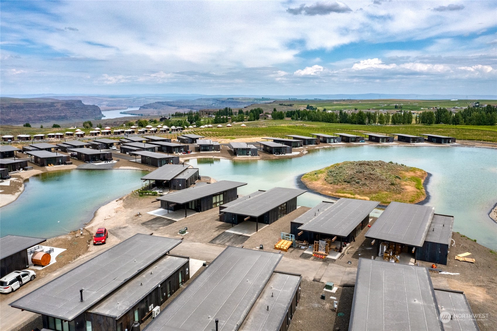 228 (lot 32) Nw Rattlesnake Point Road Quincy, WA 98848 - Photo 34 of 38 an aerial view of a house with swimming pool and lake view