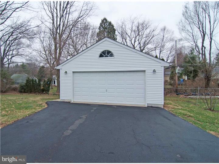 3872 Jeffrey Road Huntingdon Valley, PA 19006 - Photo 5 of 25 Gallery Image 5