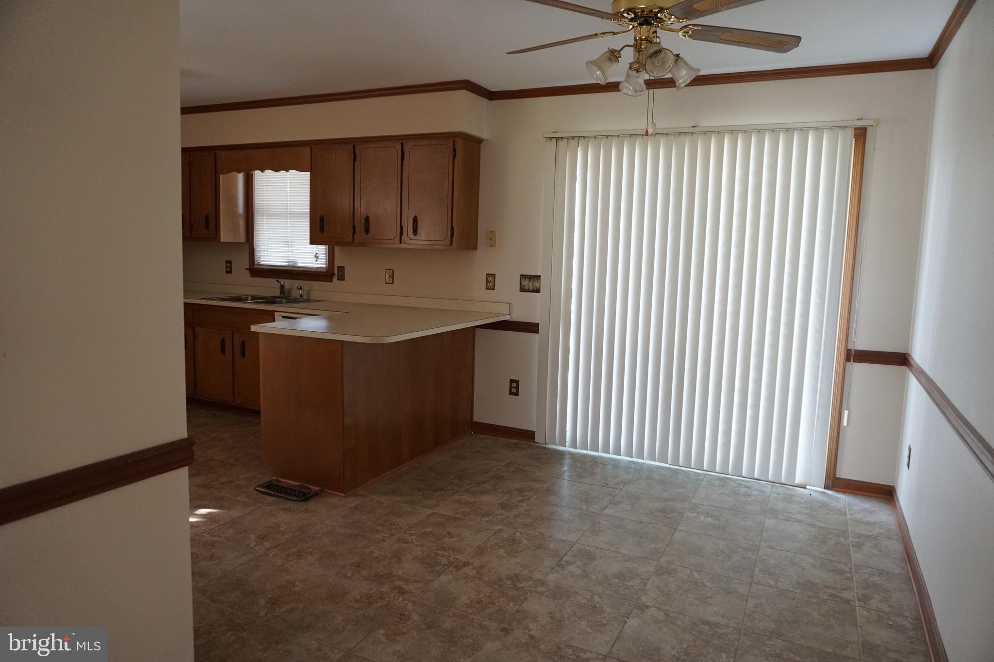 32138 Warren Road Ocean View, DE 19967 - Photo 17 of 21 Dining room/kitchen