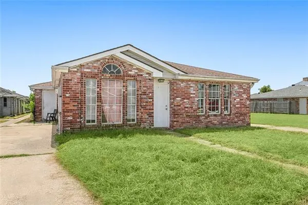 $249,900 | 9100-02 Titans Drive, Chalmette, LA 70043