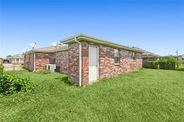 $249,900 | 9100-02 Titans Drive, Chalmette, LA 70043
