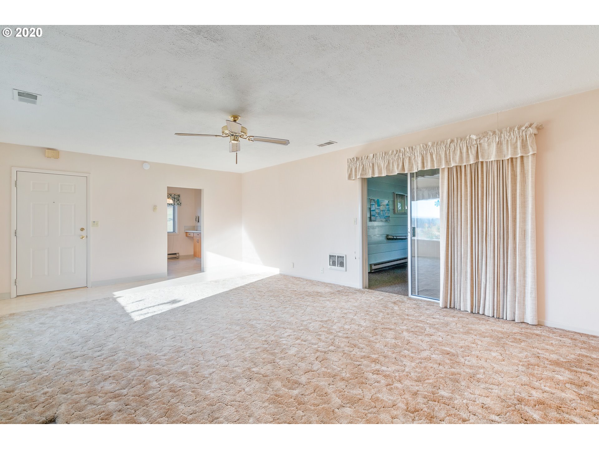 26025 Northeast North Valley Road Newberg, OR 97132 - Photo 7 of 32 Gallery Image 7