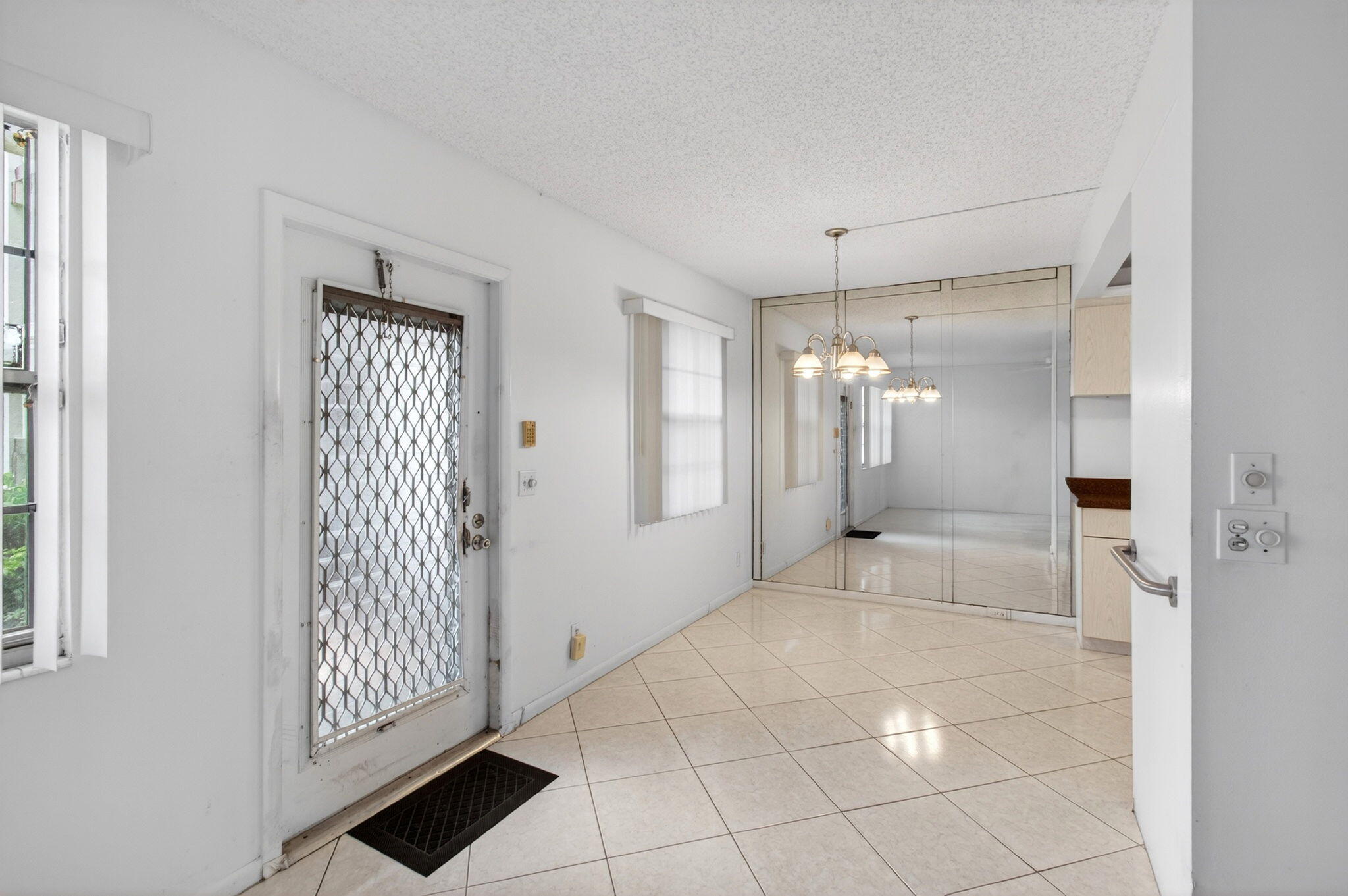 1009 Hythe A Boca Raton, FL 33434 - Photo 6 of 79 8-web-or-mls-DSC_3779
