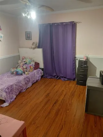 a bed room with a bed