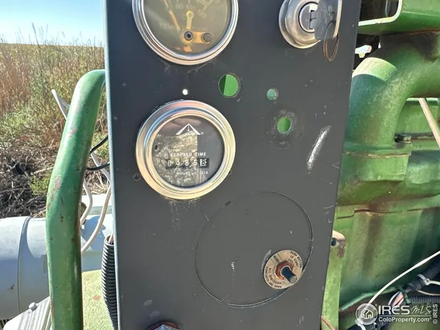 a picture of a lake view