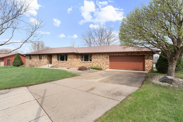 $398,500 | 1455 Sunset Drive Southwest, Owatonna, MN 55060