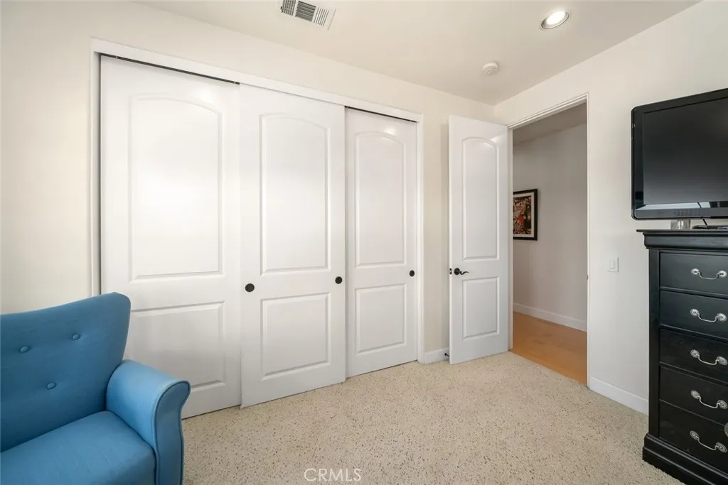 6172 Hawk Ridge Place Paso Robles, CA 93446 - Photo 44 of 72 a living room with furniture and a flat screen tv