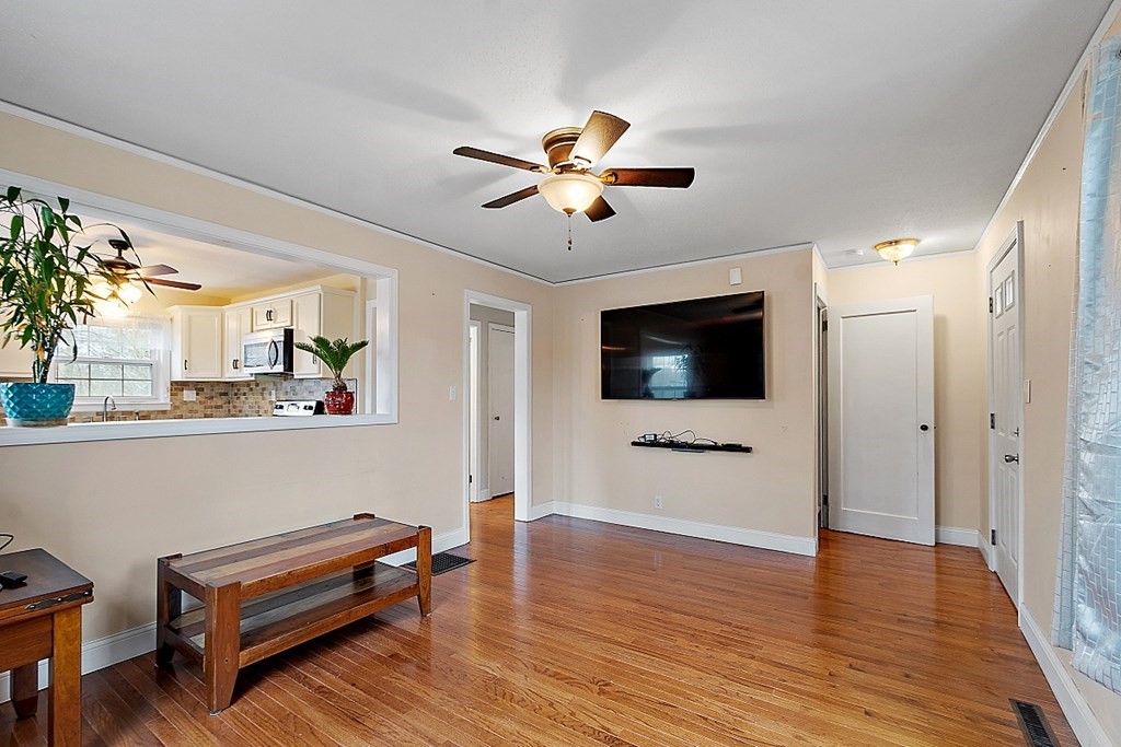 81 Surrey Road Springfield, MA 01118 - Photo 8 of 27