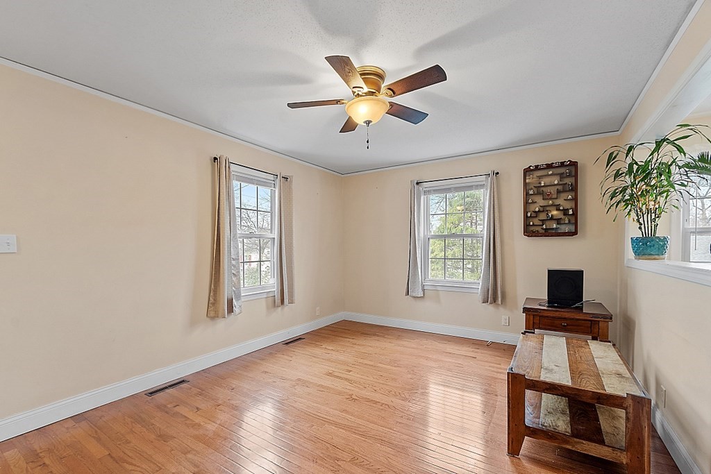 81 Surrey Road Springfield, MA 01118 - Photo 10 of 27