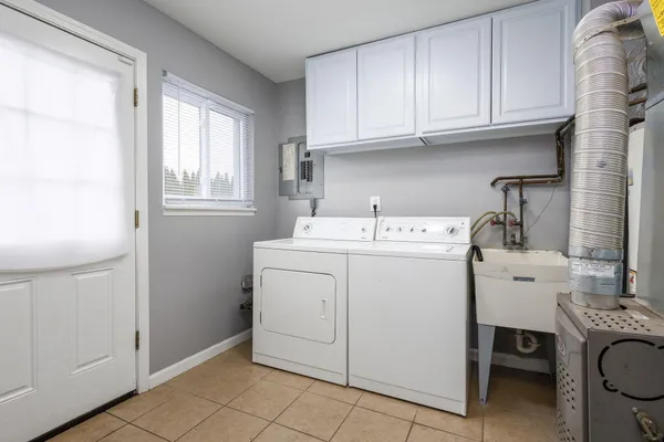 $1,400 | 13679 Sidonie Avenue, Warren, MI 48089