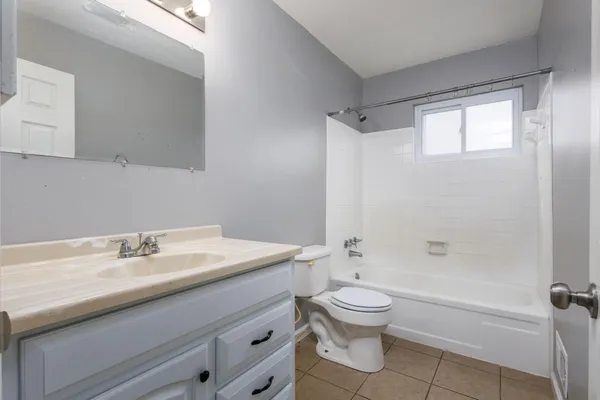 $1,400 | 13679 Sidonie Avenue, Warren, MI 48089