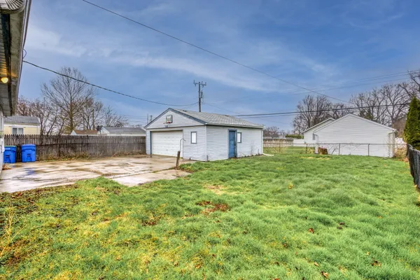 $1,400 | 13679 Sidonie Avenue, Warren, MI 48089