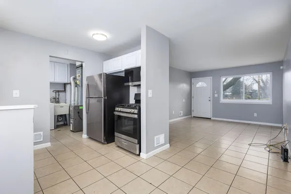 $1,400 | 13679 Sidonie Avenue, Warren, MI 48089