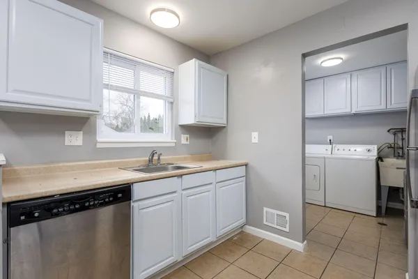 $1,400 | 13679 Sidonie Avenue, Warren, MI 48089