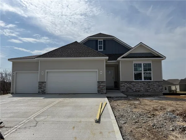 $529,990 | 20755 West 188th Street, Spring Hill, KS 66083