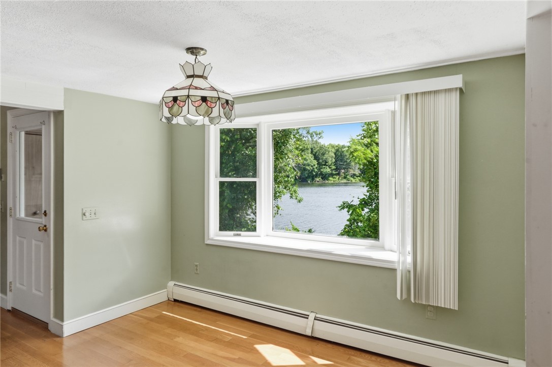 128 Grandview Avenue Lincoln, RI 02865 - Photo 12 of 48 Main Dining room