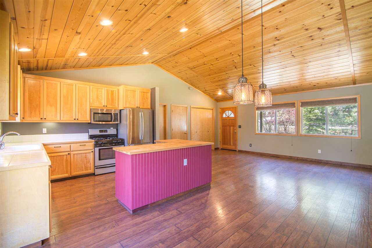 11075 Star Pine Road Truckee, CA 96161 - Photo 5 of 14 Gallery Image 5