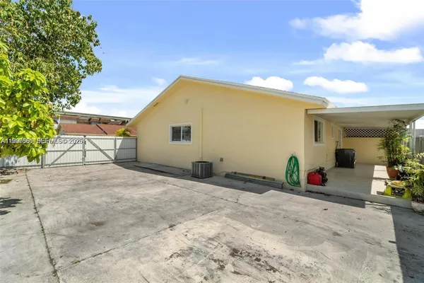 $3,500 | 330 West 74th Place, Unit 330, Hialeah, FL 33014