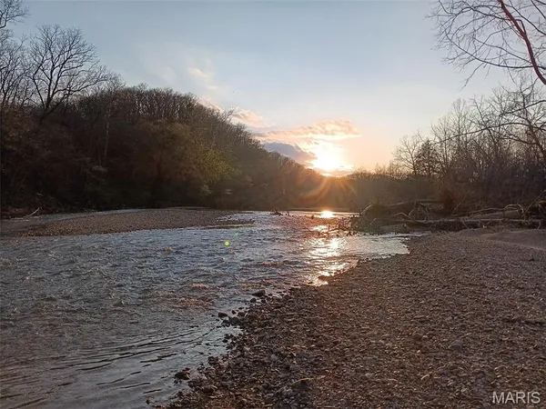 $1,800,000 | 1100 Hattie Drive, Willow Springs, MO 65793