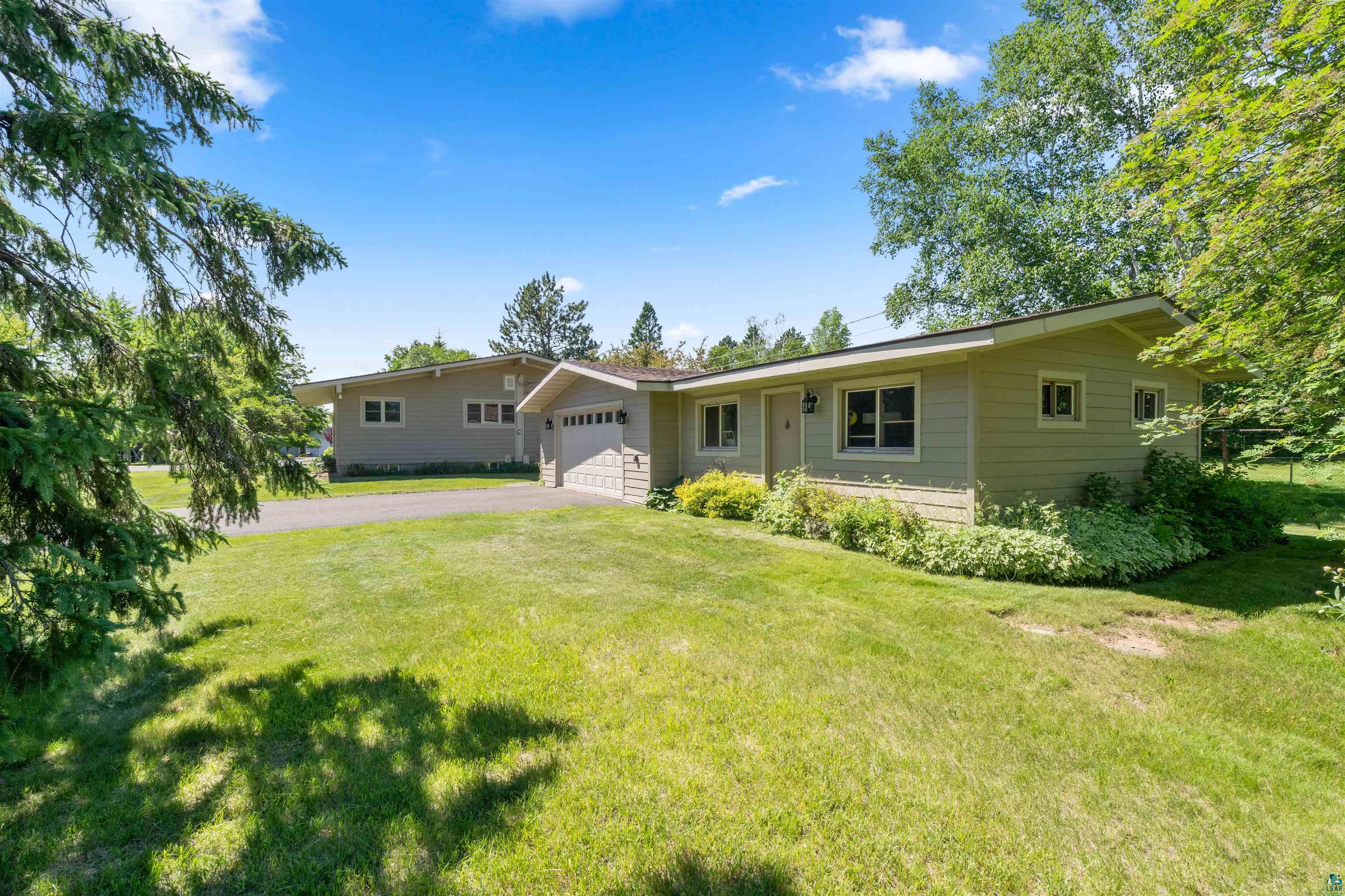 3304 Hutchinson Road Duluth, MN 55811 - Photo 2 of 39