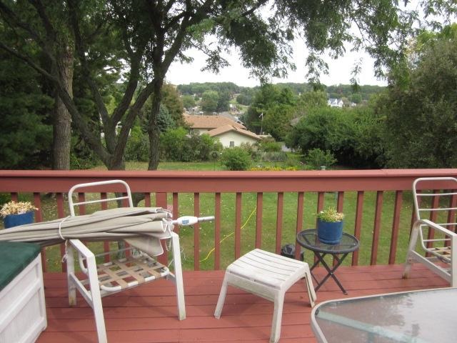 106 Newport Road Lake Summerset, IL 61019 - Photo 15 of 17 a view of a chairs and table in patio