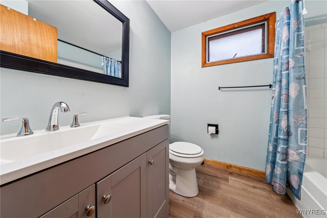 621 French Road, Unit R Cheektowaga, NY 14227 - Photo 12 of 23 2nd Floor Full Bath