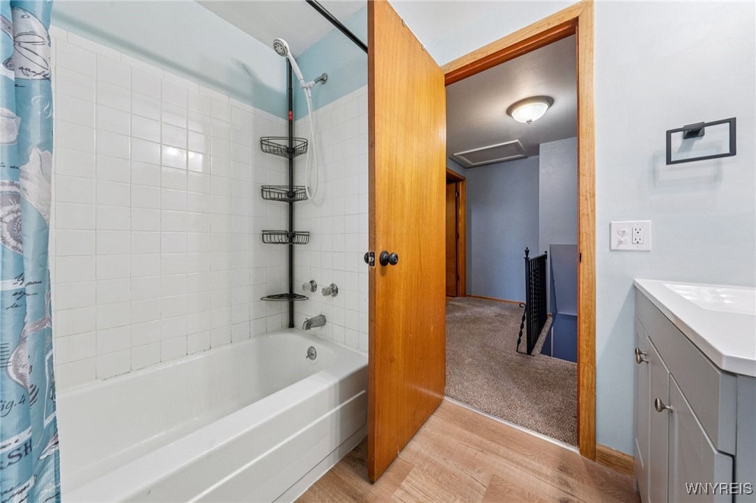 621 French Road, Unit R Cheektowaga, NY 14227 - Photo 13 of 23 2nd Floor Full Bath